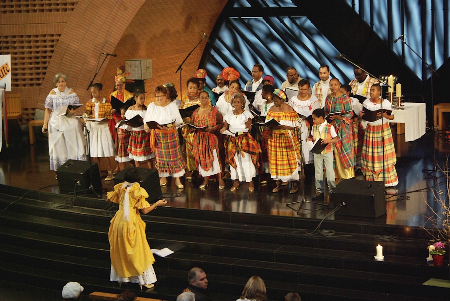 La Cathedrale de la Resurrection a Evry - vini chante nwel - 14.jpg